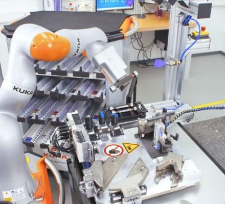 Robot cộng tác - Cobot kiểm tra chất lượng sản phẩm, kiểm định, đo lường, kiểm thử
